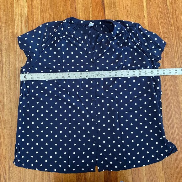 Old Navy Size 1X Cap Sleeve Button Down Blouse Navy w/ White Polka Dots EUC - Picture 4 of 6